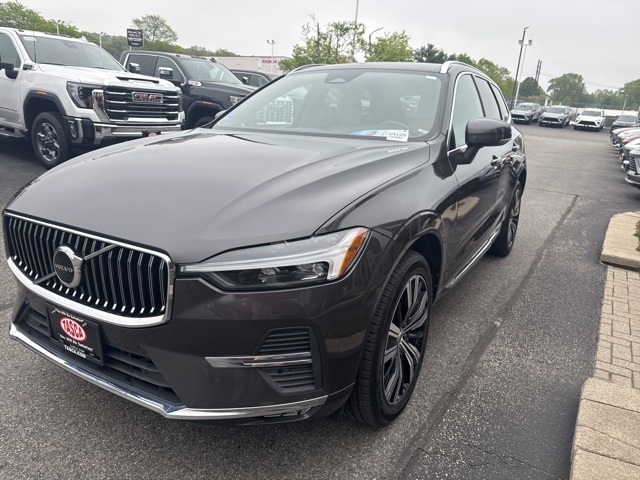 2022 Volvo XC60 B5 Inscription photo 3