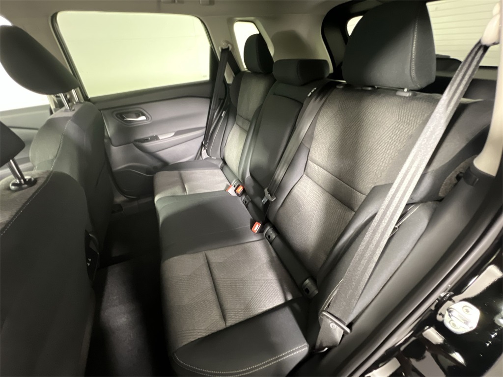 2026 Nissan Rogue SV photo 17