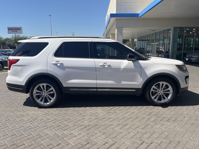 2018 Ford Explorer XLT photo 4
