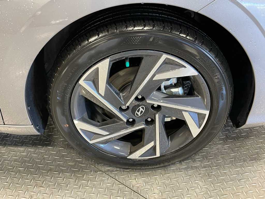 2024 Hyundai Elantra SEL Convenience photo 16