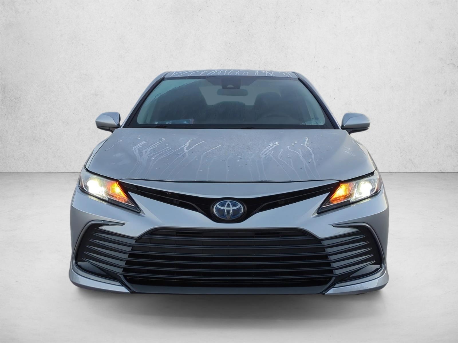 2022 Toyota Camry Hybrid LE photo 2
