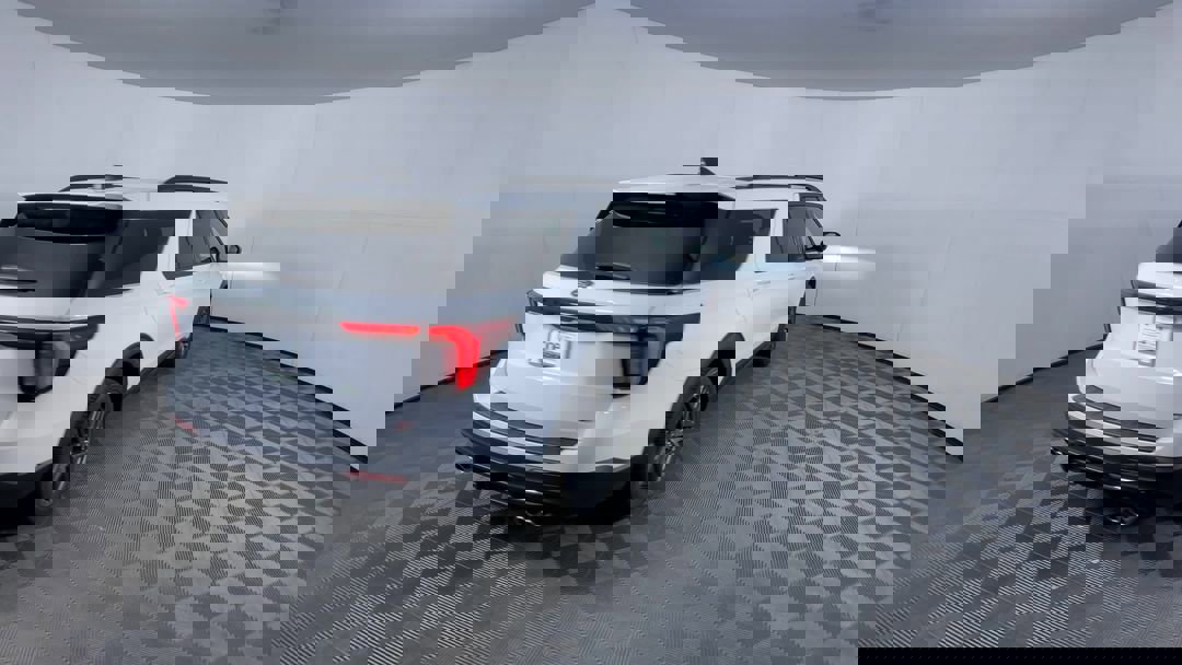 2025 Ford Explorer ST photo 8