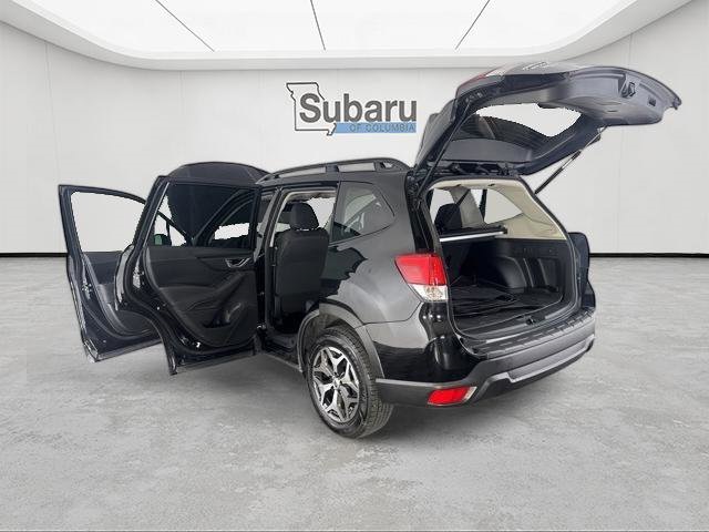 2022 Subaru Forester Premium photo 11