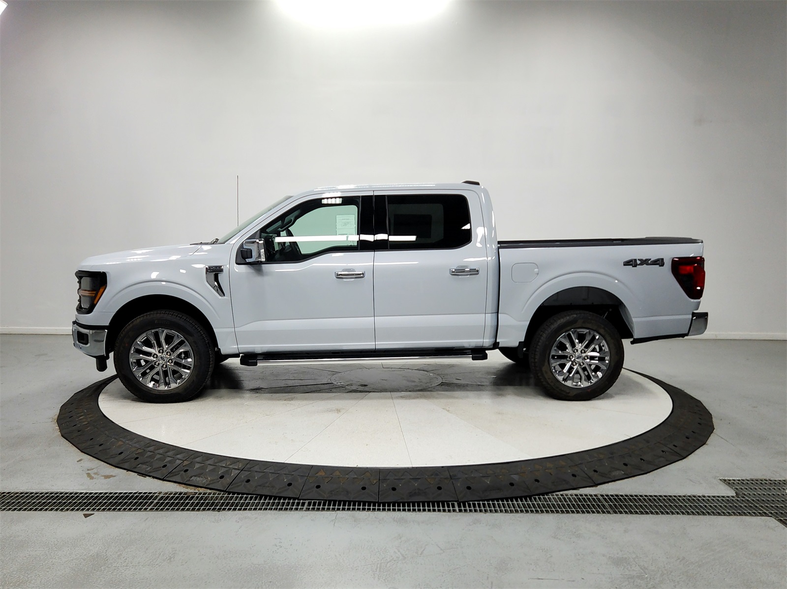 2025 Ford F-150 XLT photo 2