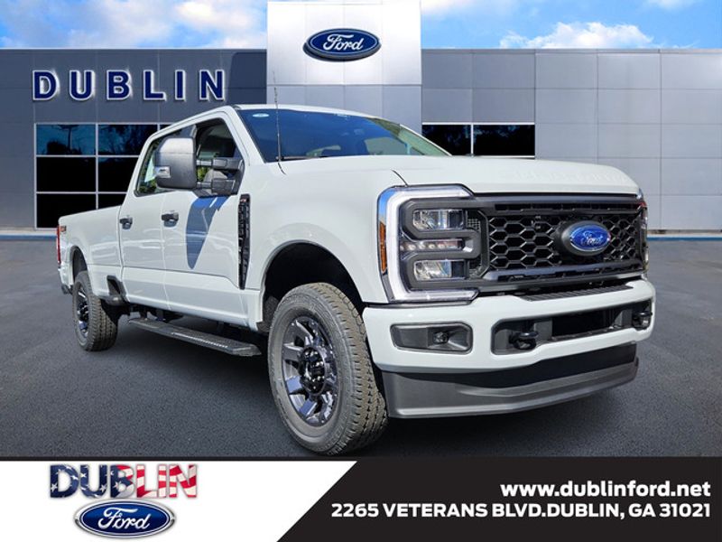 2026 Ford F-350 Super Duty XL's photo
