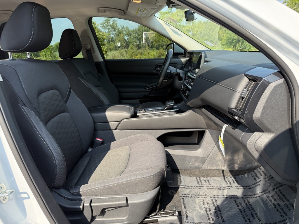 2025 Nissan Pathfinder SV photo 30