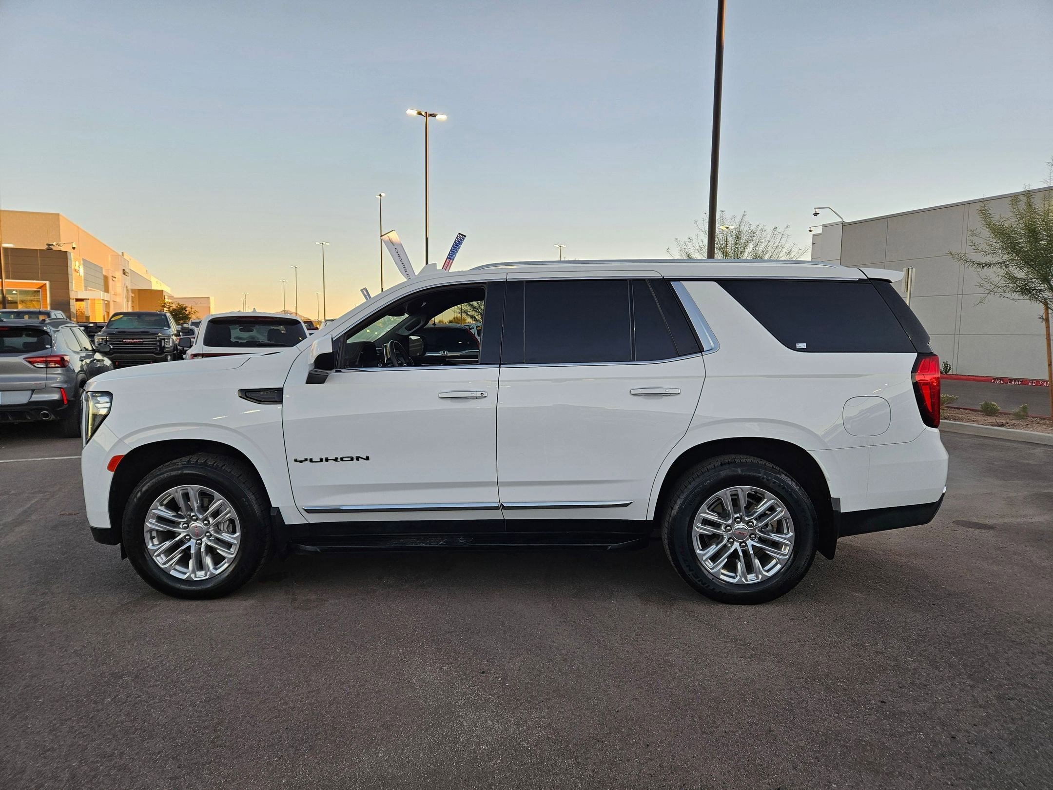 2023 Gmc Yukon SLT photo 2