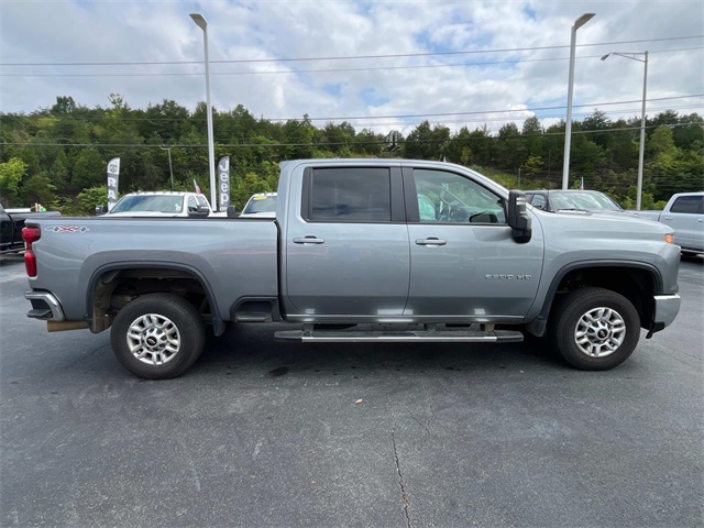 2024 Chevrolet Silverado 2500HD LT photo 2