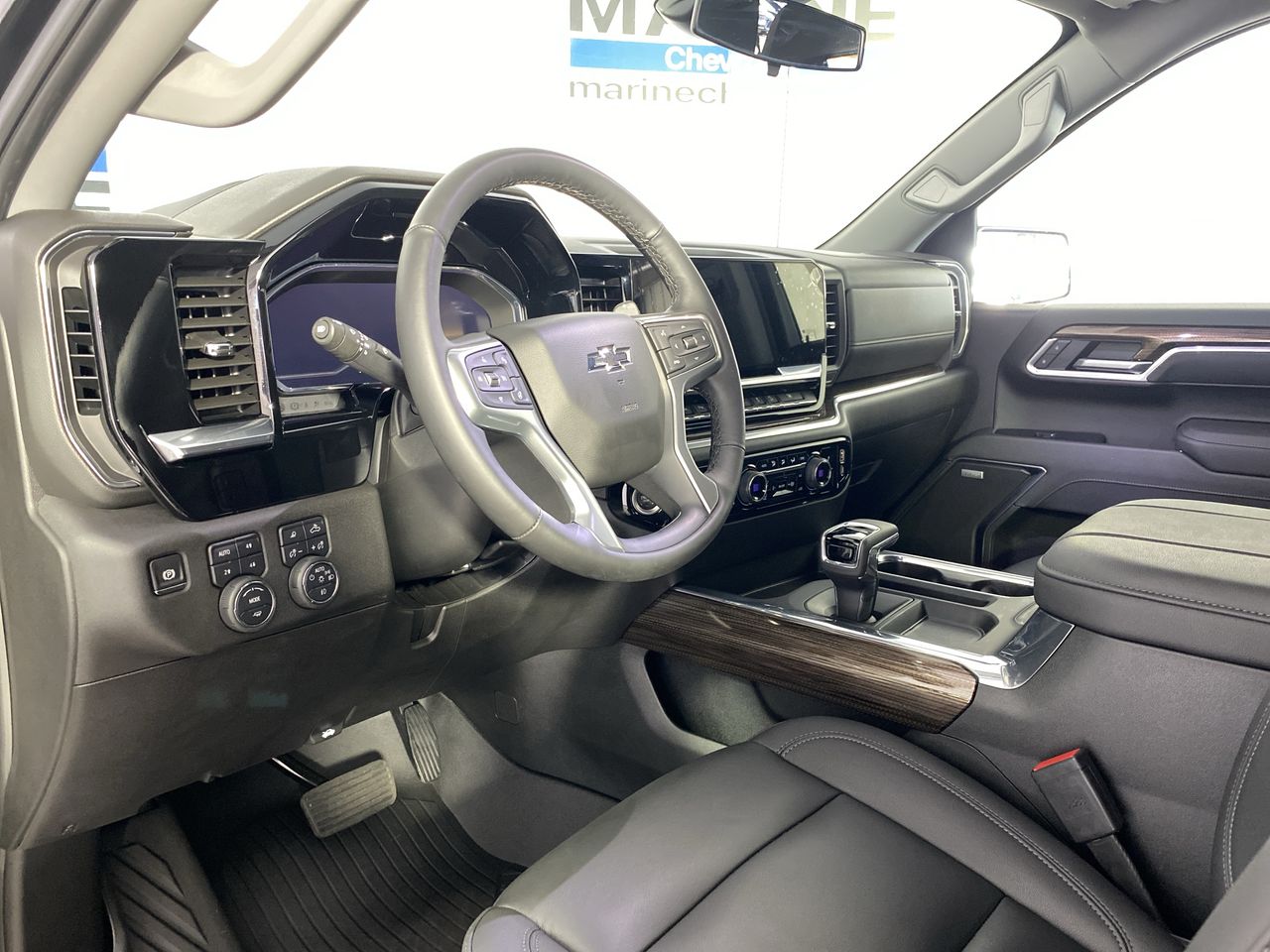 2025 Chevrolet Silverado 1500 RST photo 8
