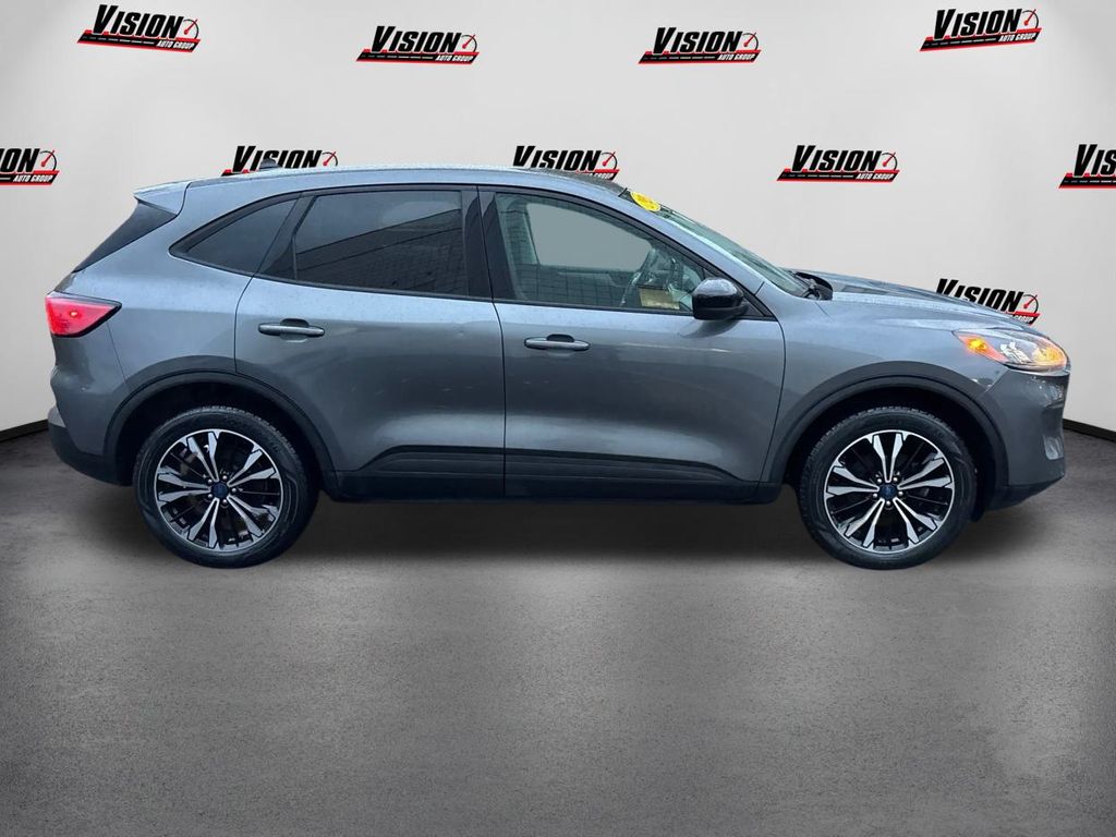 2022 Ford Escape SE Hybrid photo 4