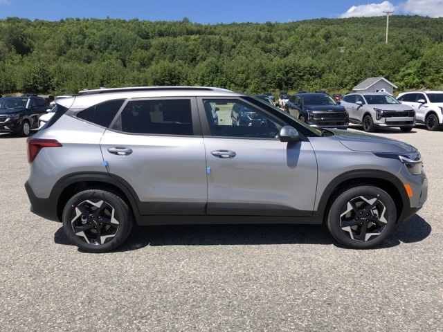 2026 Kia Seltos S photo 2
