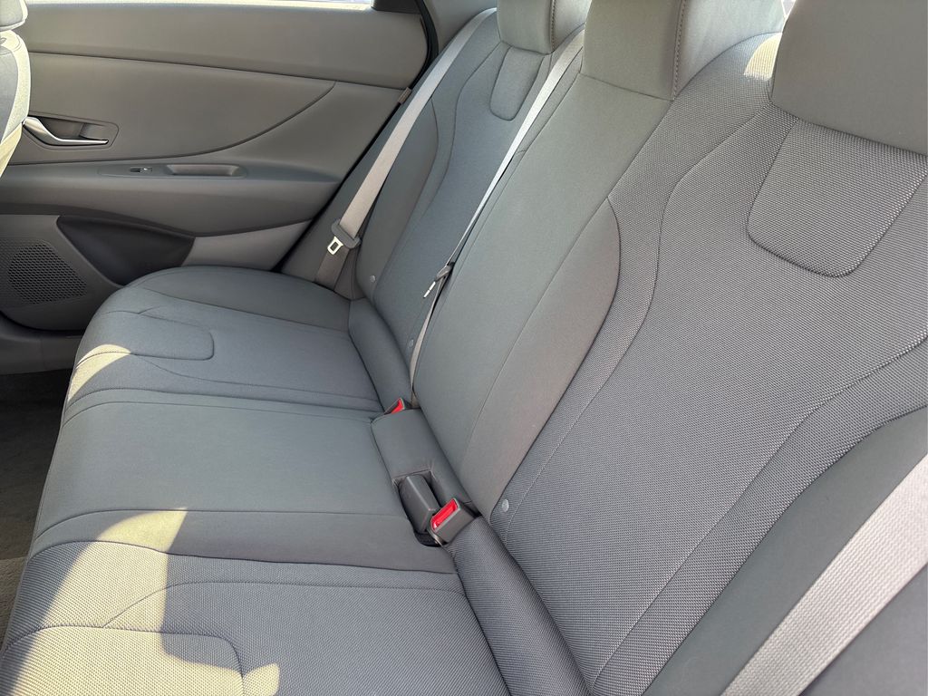 2024 Hyundai Elantra SE photo 10
