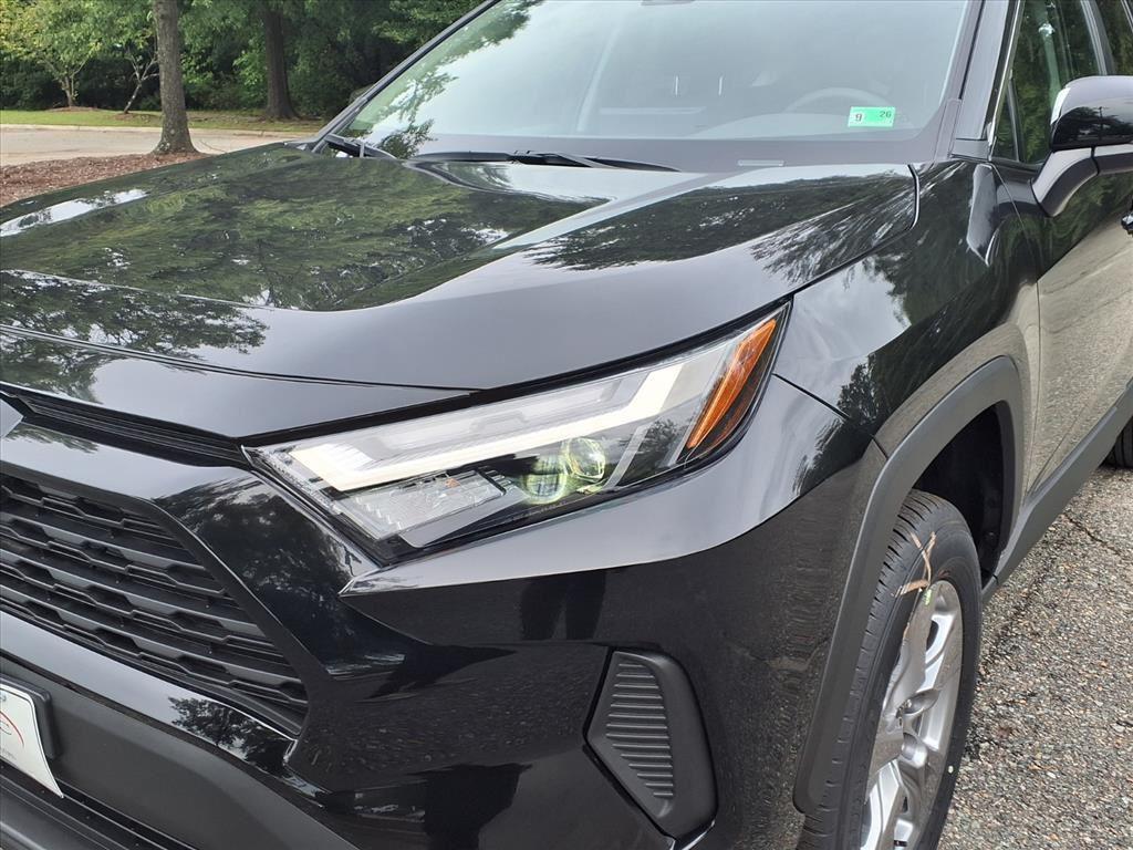2025 Toyota RAV4 XLE photo 3