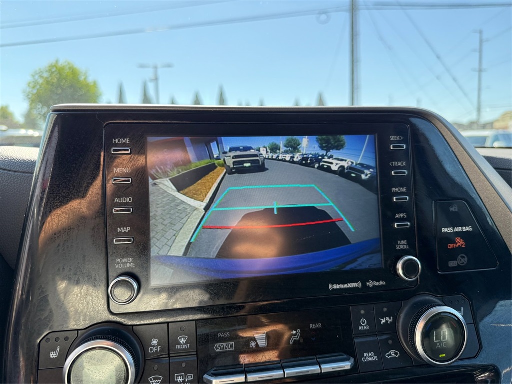 2022 Toyota Highlander XLE photo 24