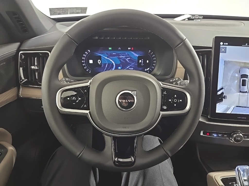 2026 Volvo XC90 B5 Plus photo 8