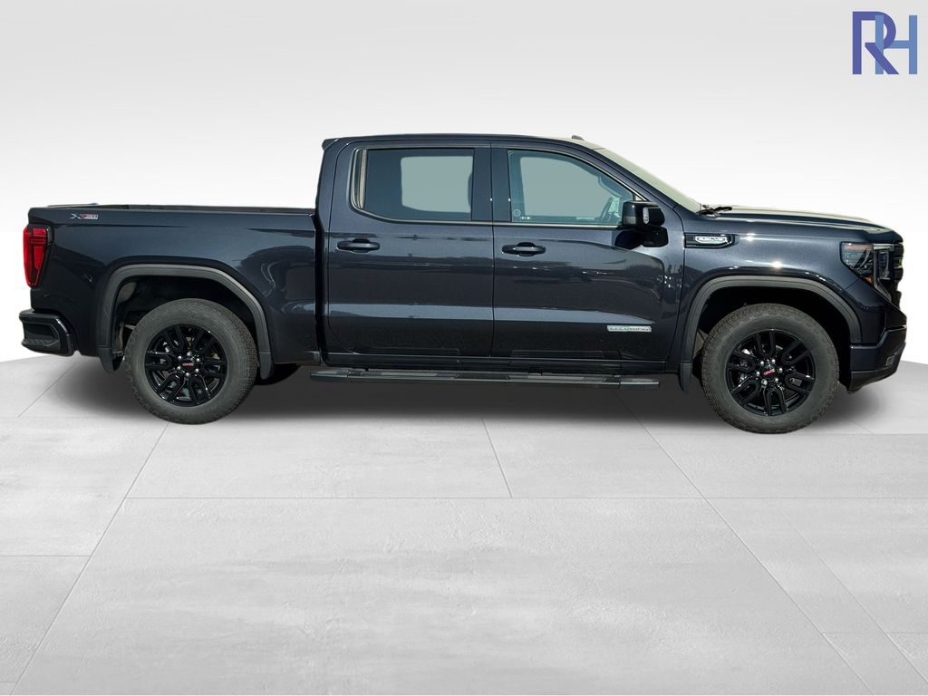 Used 2022 GMC Sierra 1500 Elevation with VIN 1GTUUCED1NZ585094 for sale in Coon Rapids, Minnesota