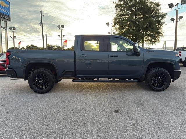 2025 Chevrolet Silverado 2500HD LTZ photo 7