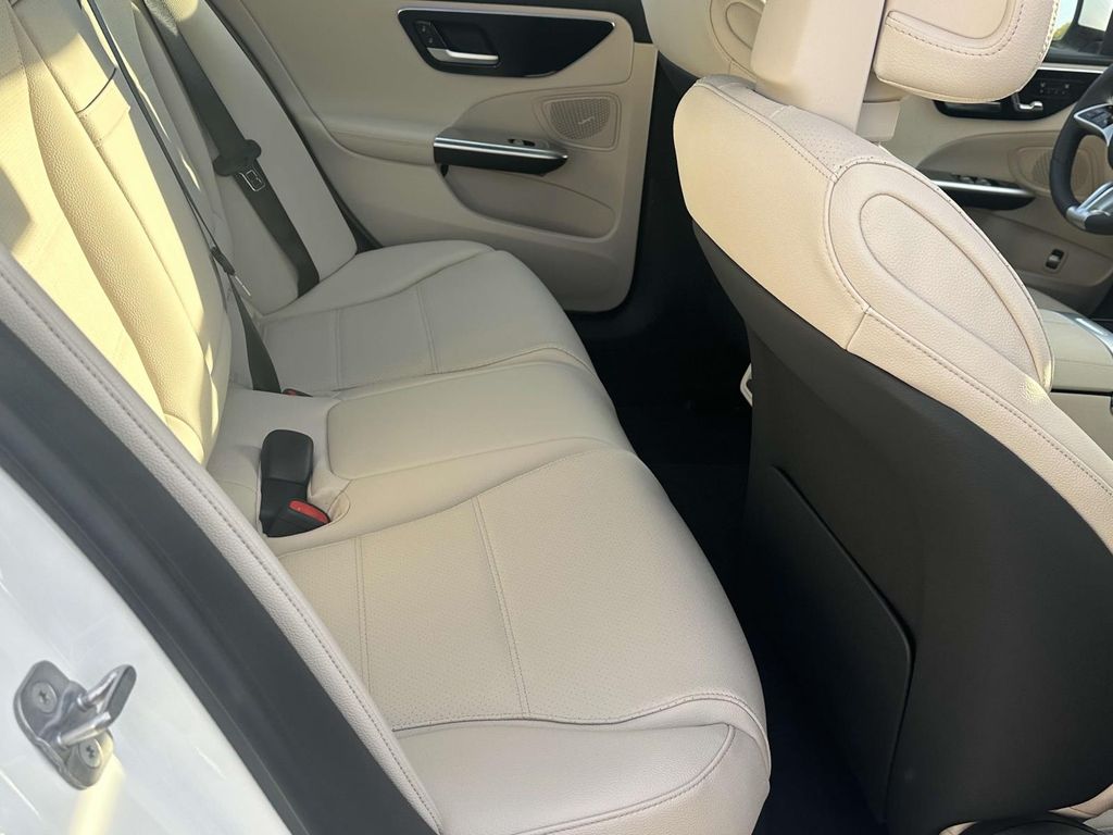 2025 Mercedes Benz C 300 photo 12