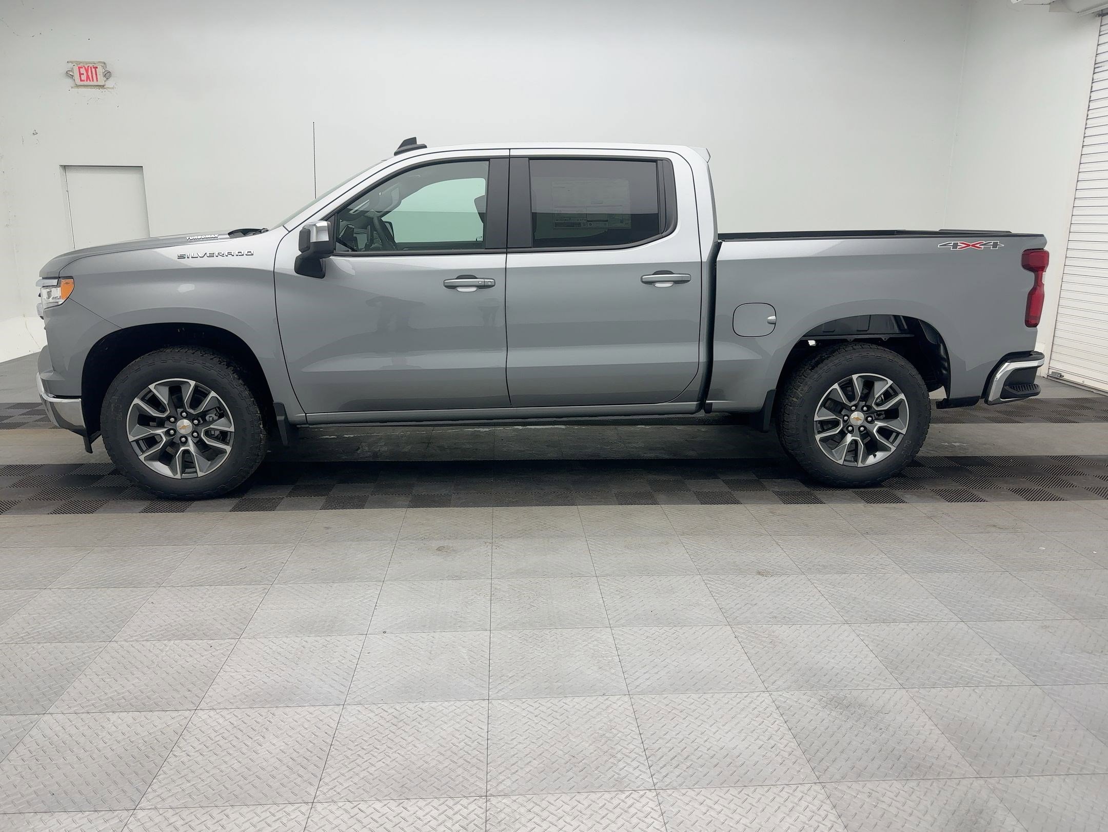 2026 Chevrolet Silverado 1500 LT photo 2