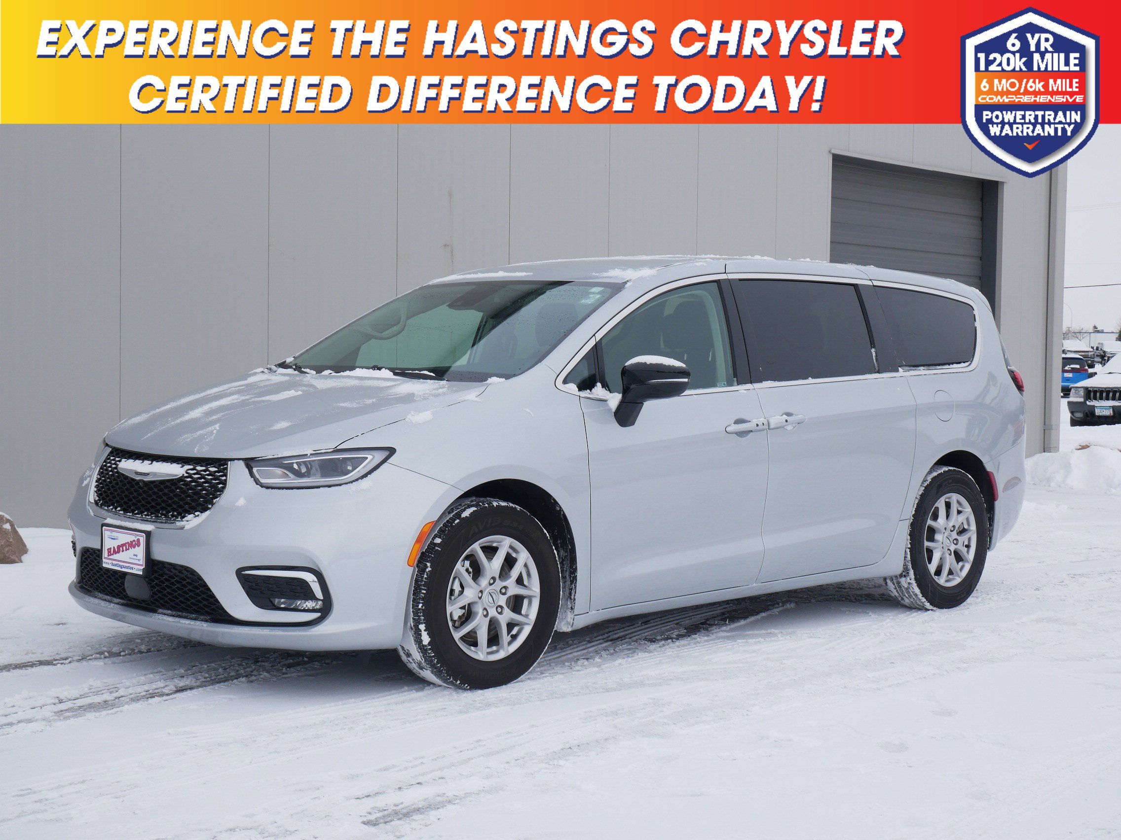 2024 Chrysler Pacifica Touring L's photo