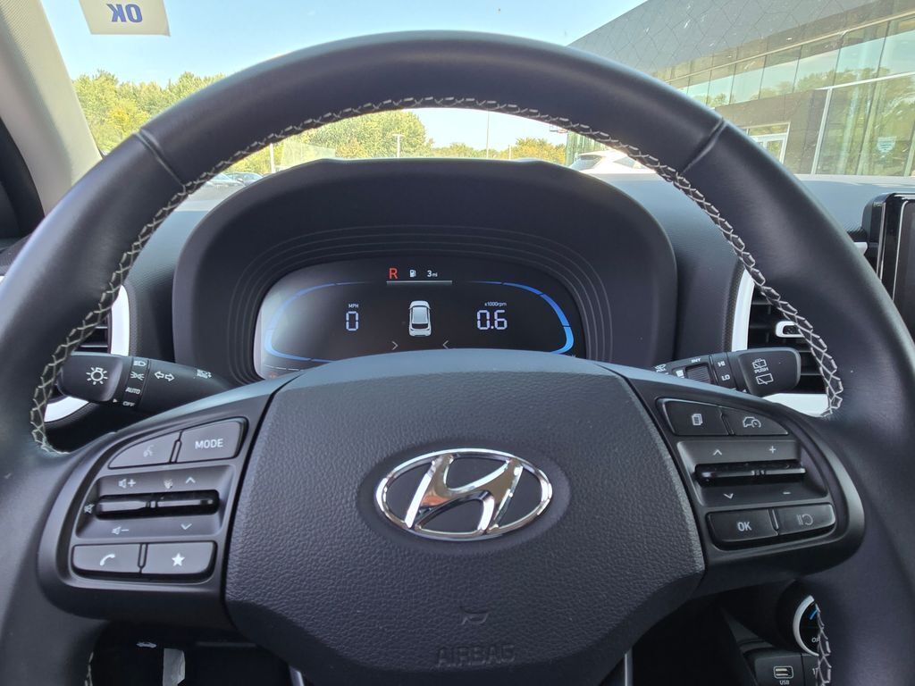 2024 Hyundai Venue Limited photo 32