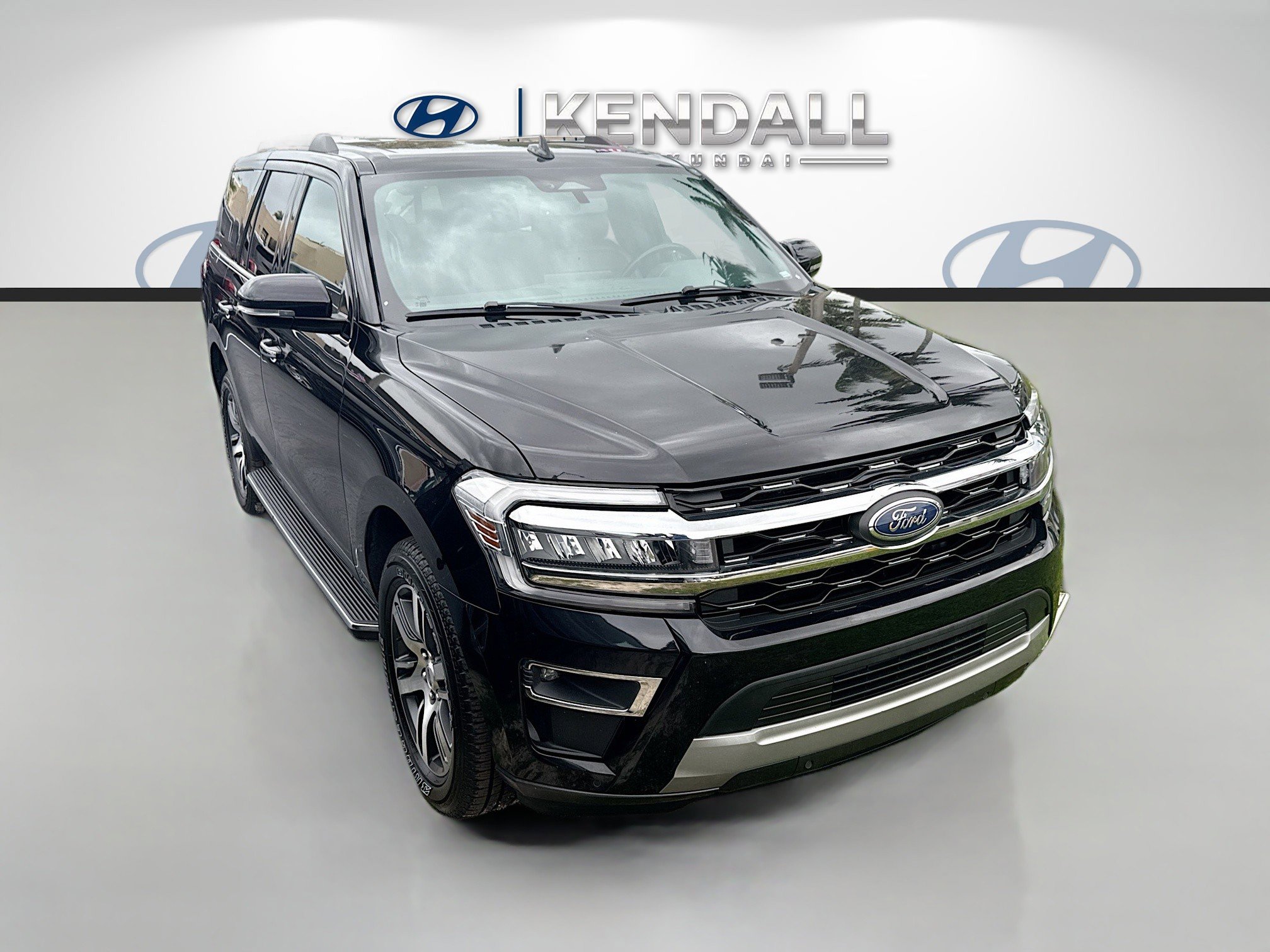 2023 Ford Expedition Limited's photo