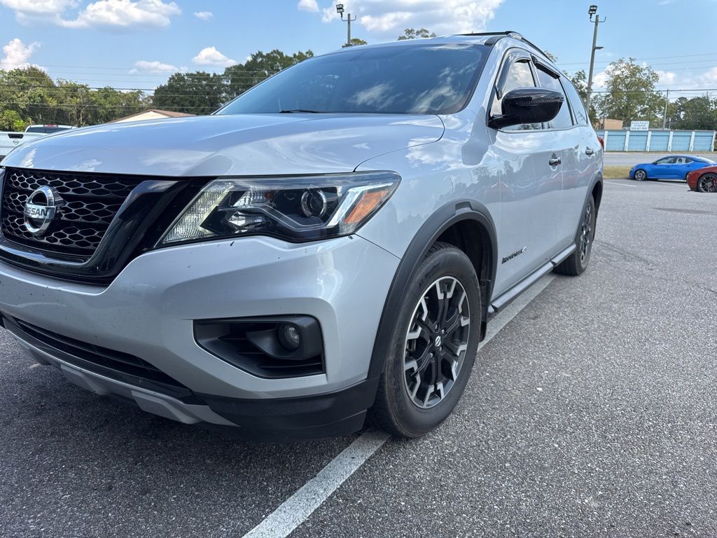 2020 Nissan Pathfinder SV