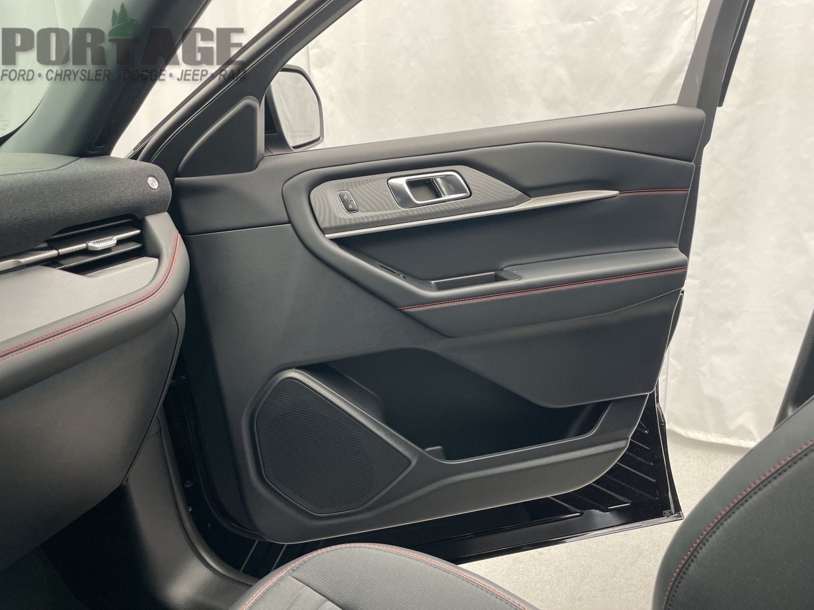 2025 Ford Explorer ST-Line photo 20