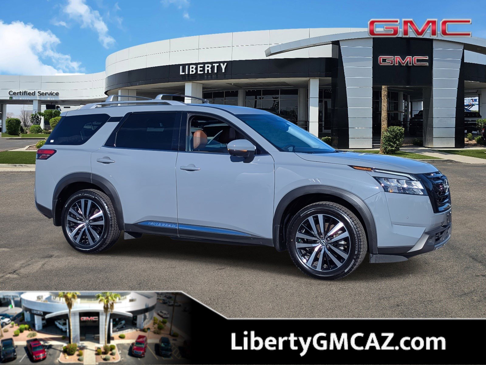 2024 Nissan Pathfinder Platinum's photo