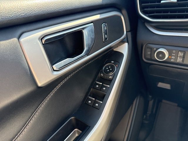 2021 Ford Explorer XLT photo 17