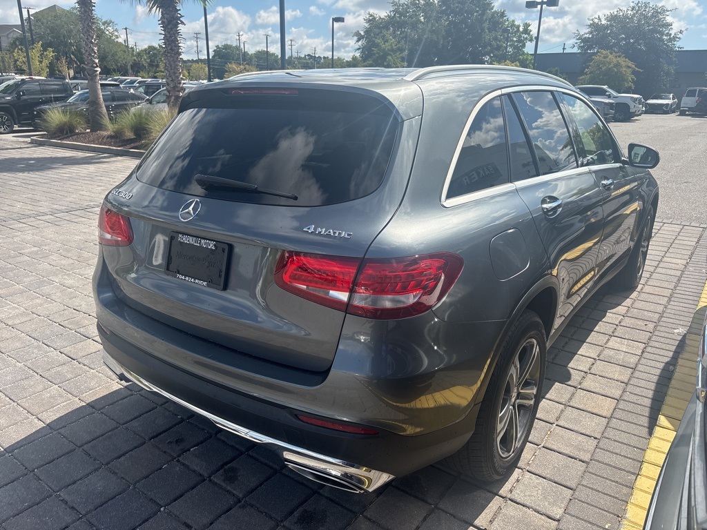 2016 Mercedes Benz GLC 300 4MATIC photo 4