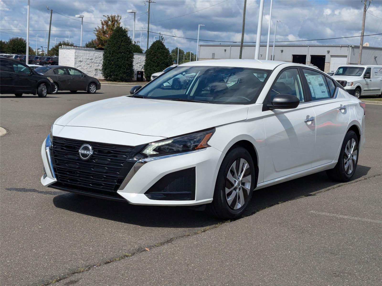 2025 Nissan Altima S's photo