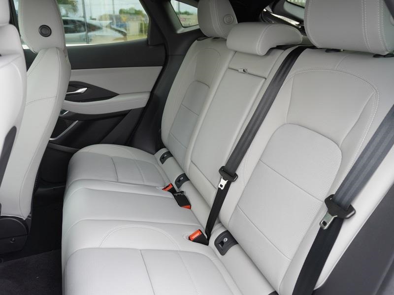 2024 Jaguar E-PACE P250 photo 8