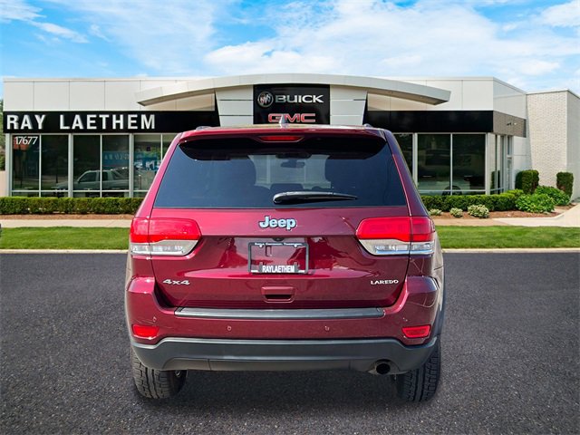 2017 Jeep Grand Cherokee Laredo photo 3