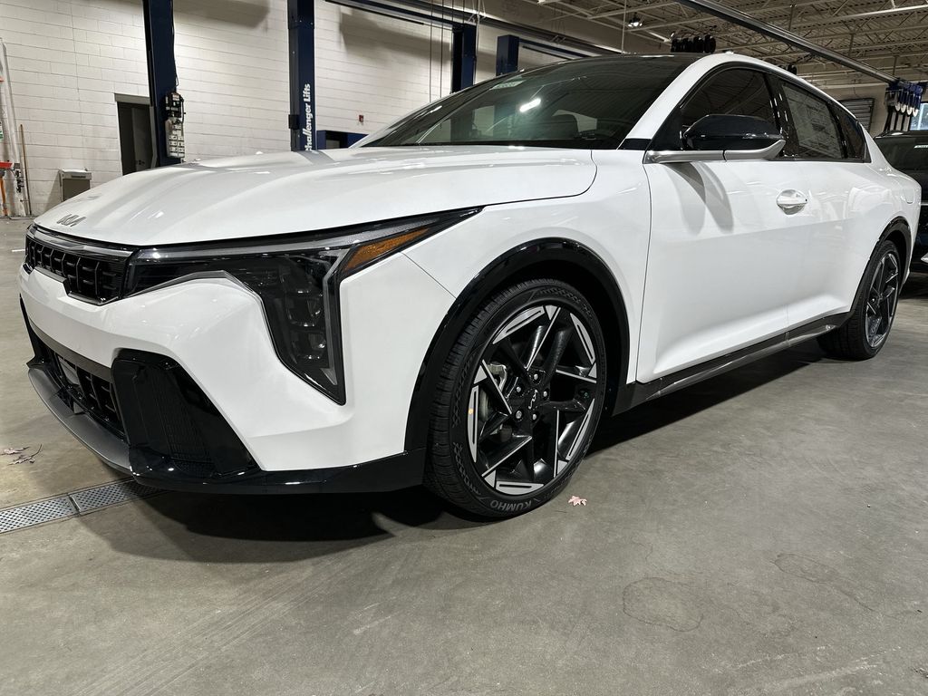 2025 Kia K4 GT-Line photo 4