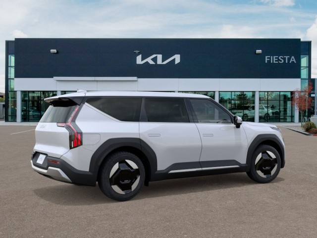 New 2026 Glacial White Pearl Kia Light Short Range image 6