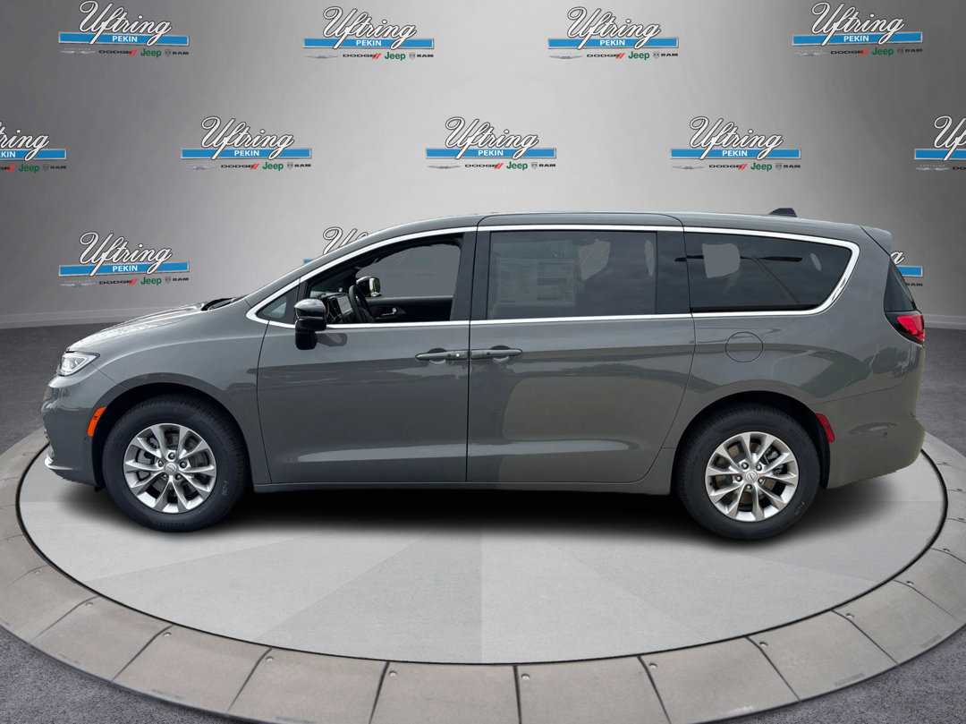 2025 Chrysler Pacifica photo 6