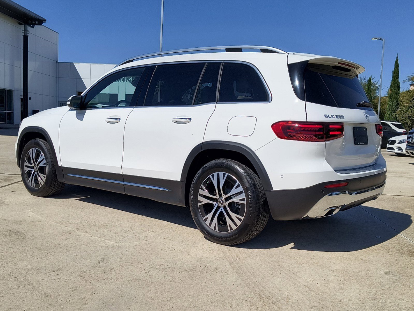 2025 Mercedes Benz GLB 250 photo 3