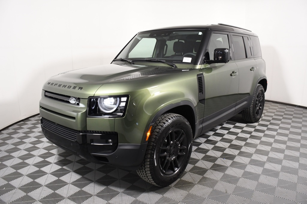 2026 Land Rover Defender S's photo