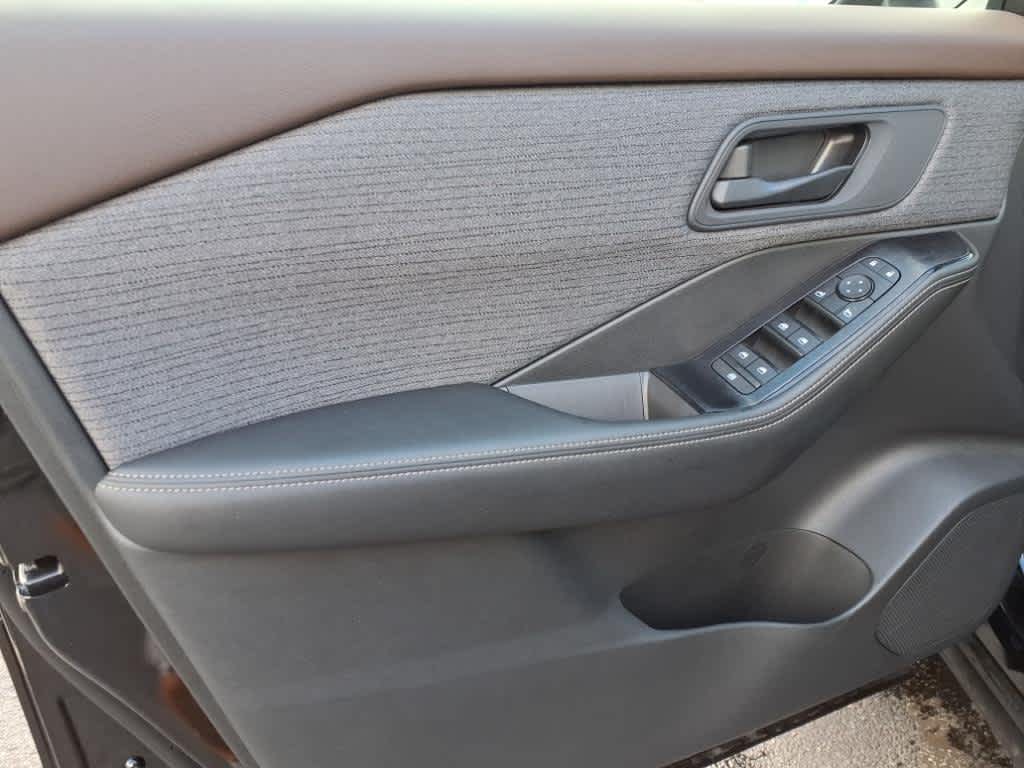 2022 Nissan Rogue S photo 10