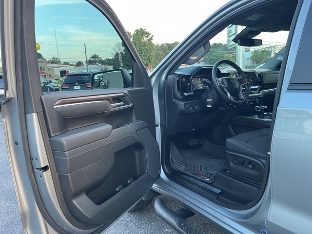 2025 Chevrolet Silverado 1500 LT Trail Boss photo 3