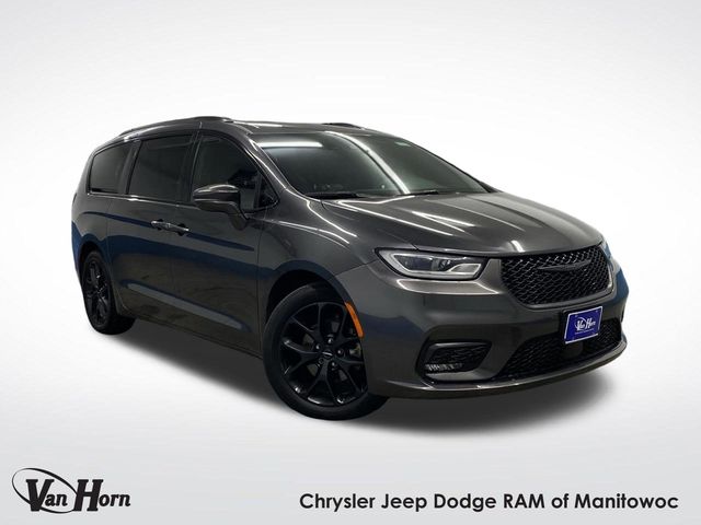 2022 Chrysler Pacifica Touring L's photo