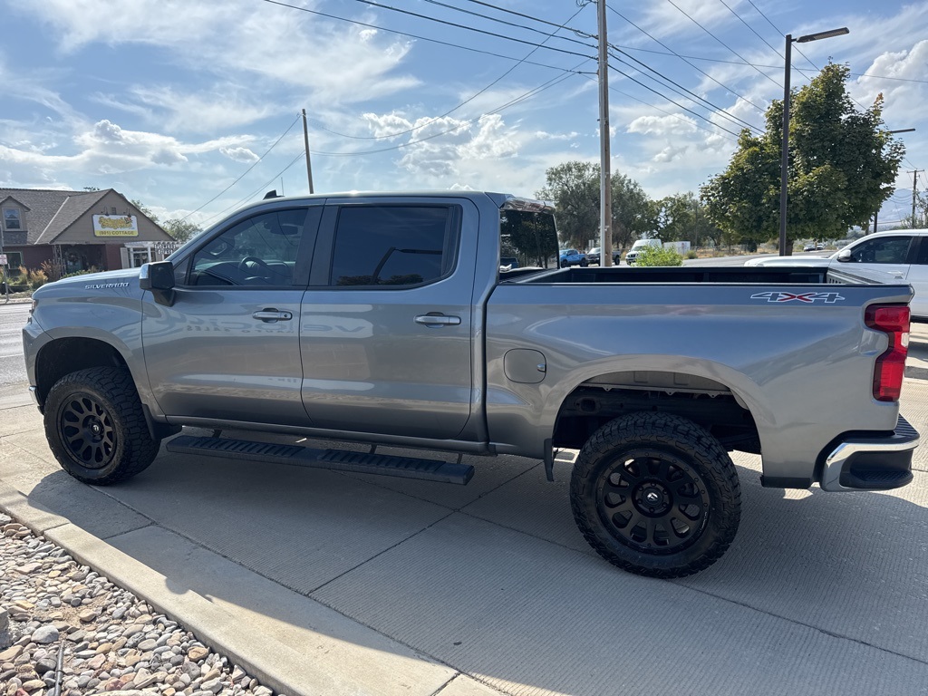 2020 Chevrolet Silverado 1500 LT photo 3