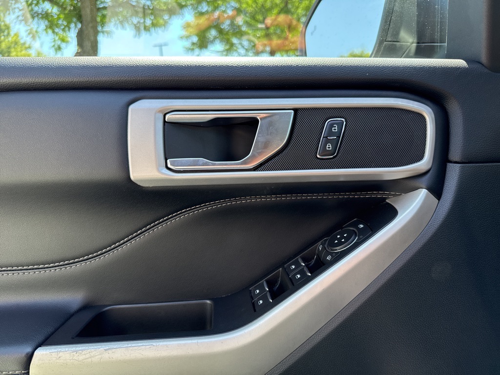 2022 Ford Explorer XLT photo 15