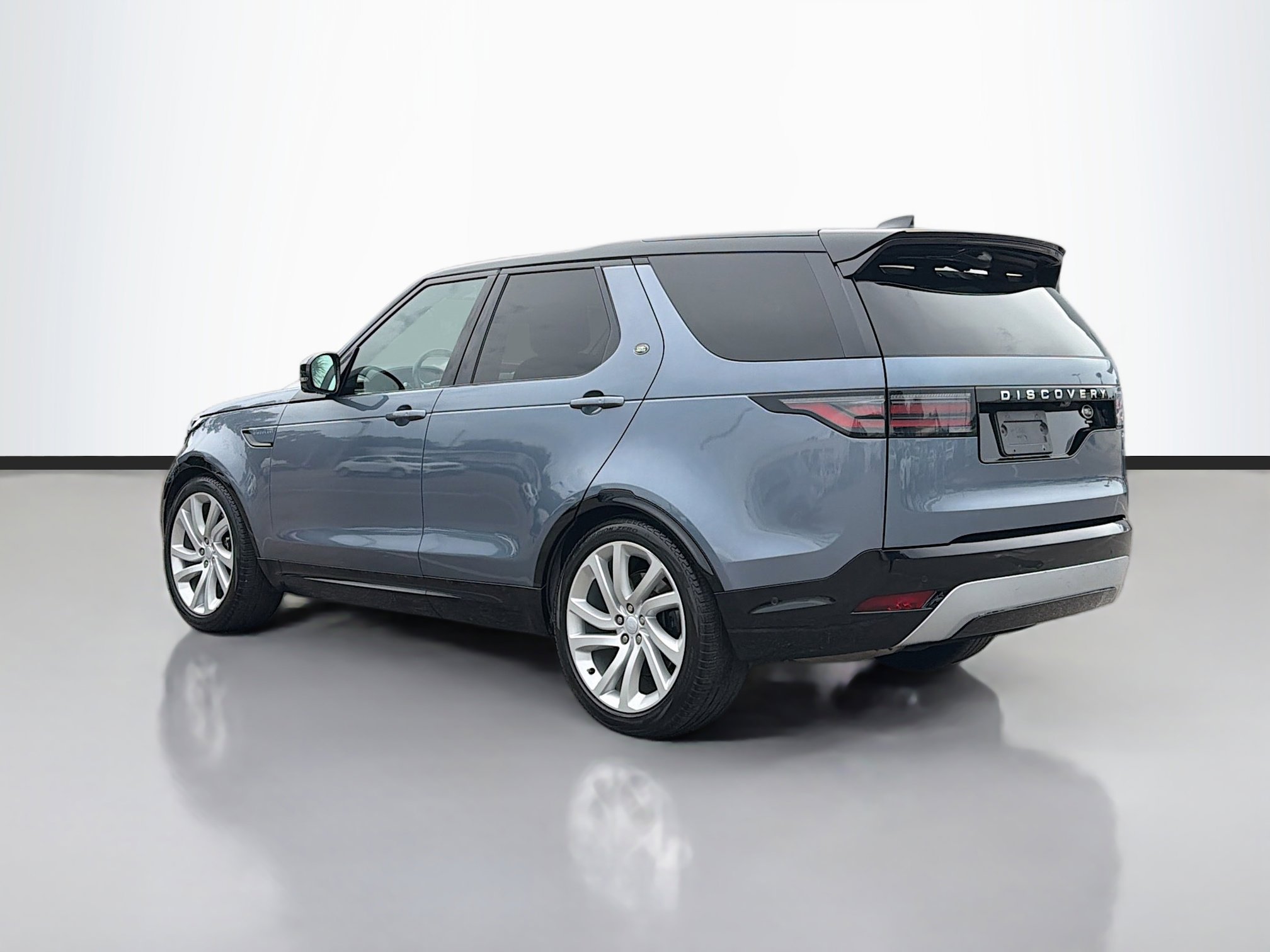 2023 Land Rover Discovery Metropolitan Edition photo 3