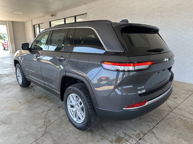 2025 Jeep Grand Cherokee Laredo X photo 4