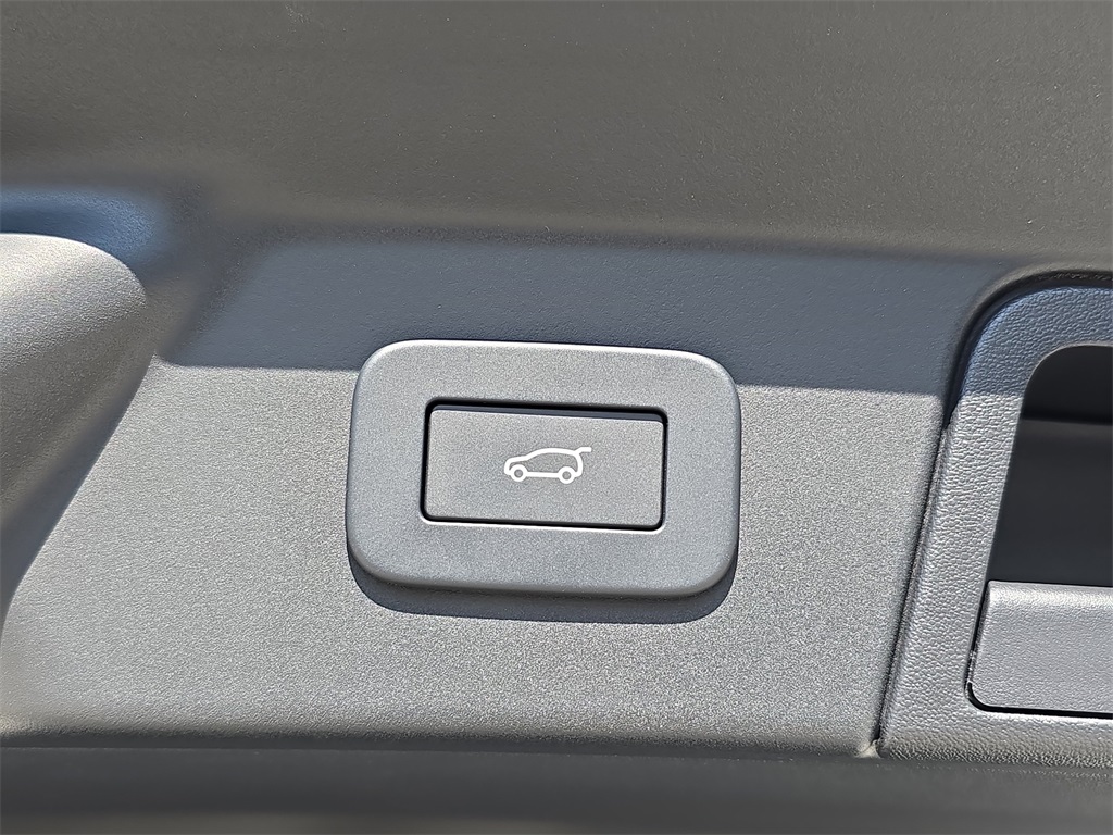 2026 Land Rover Range Rover Velar S photo 10