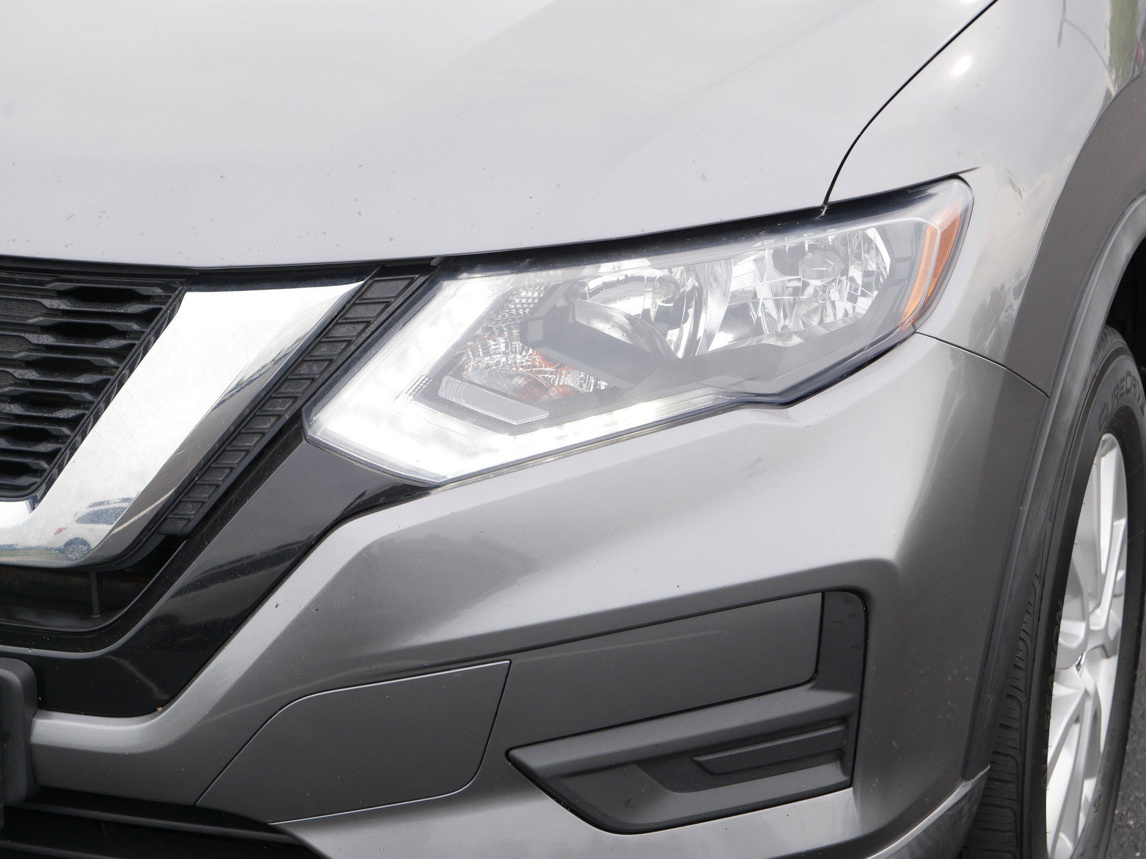 2019 Nissan Rogue SV photo 16
