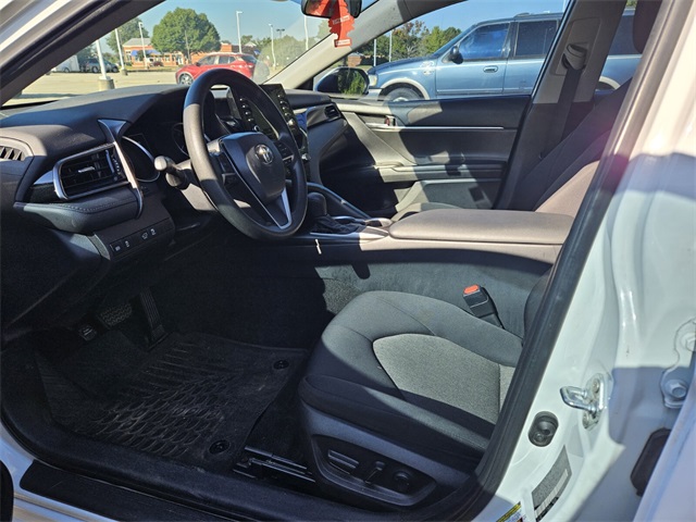 2021 Toyota Camry LE photo 3