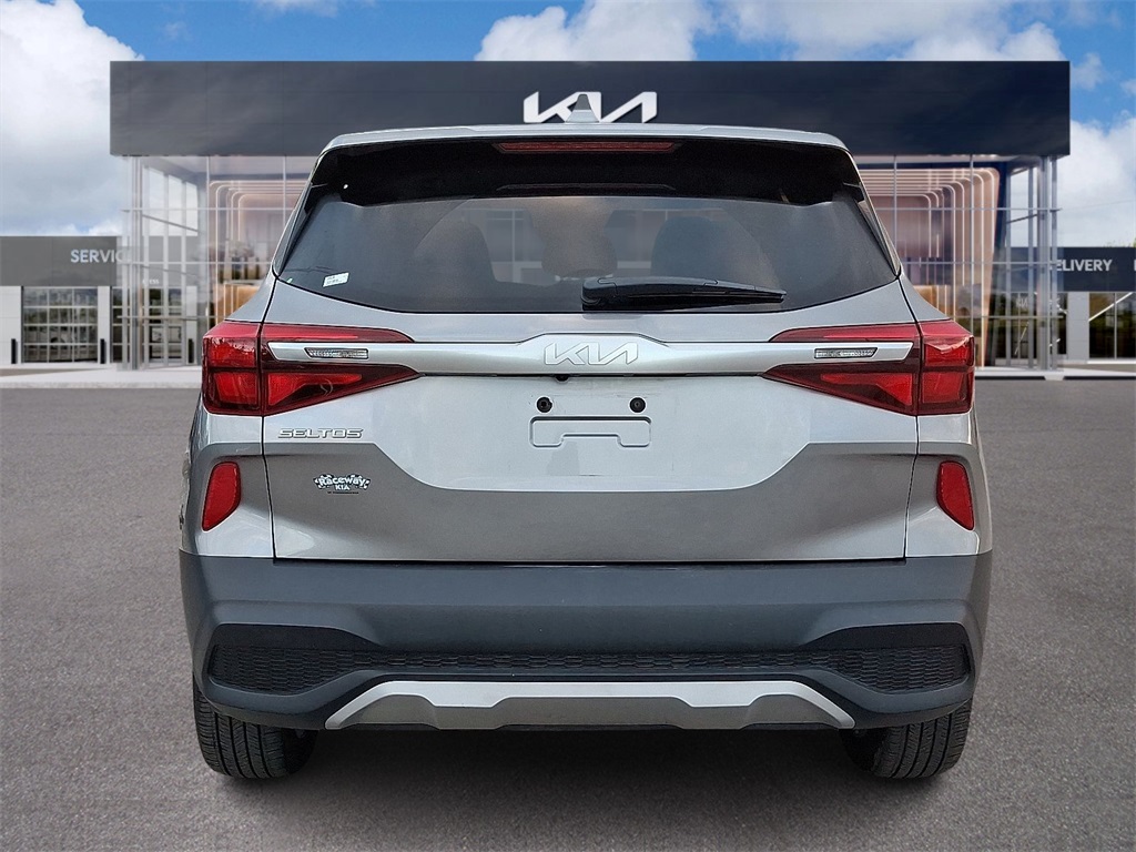2023 Kia Seltos LX photo 3